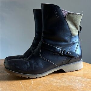 Teva DE LA VINA low brown boots women size 8.5